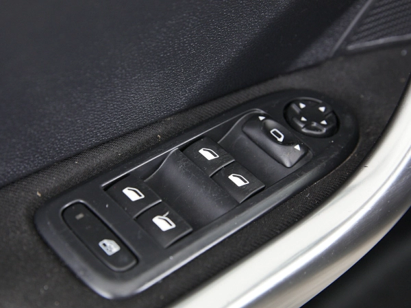Peugeot 408, I фото №16