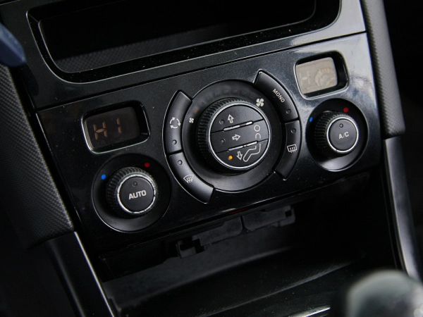Peugeot 408, I фото №18