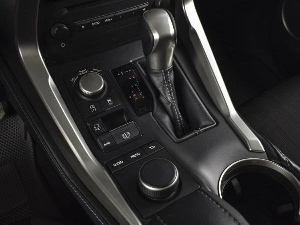 Lexus NX, I фото №8