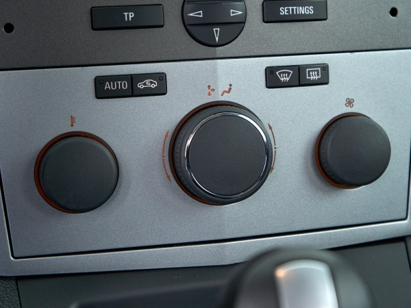 Opel Zafira, B Рестайлинг фото №15