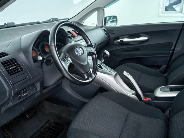 Toyota Auris, I фото №11