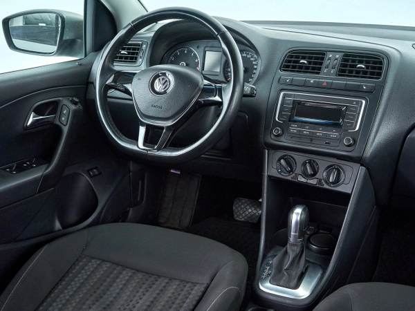 Volkswagen Polo, V Рестайлинг фото №11