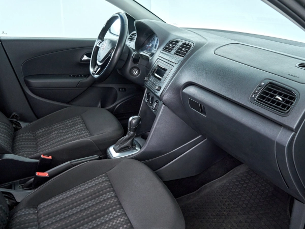 Volkswagen Polo, V Рестайлинг фото №12