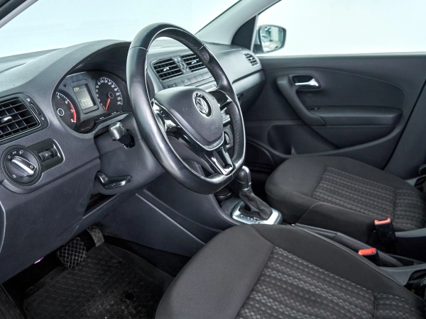 Volkswagen Polo, V Рестайлинг фото №13