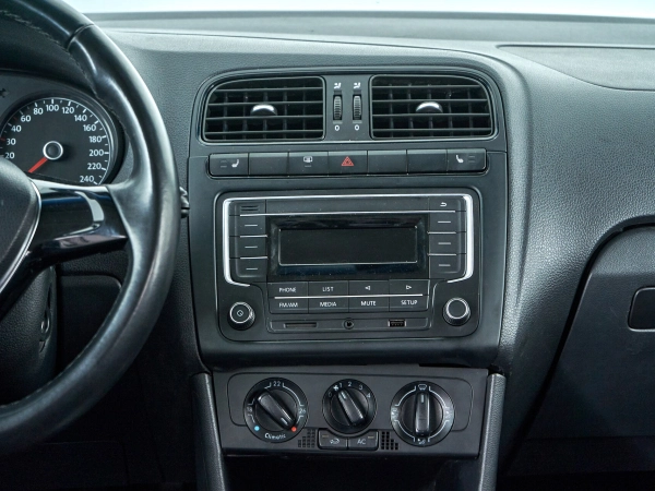 Volkswagen Polo, V Рестайлинг фото №9