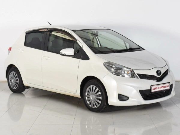Toyota Vitz, III (XP130) фото №1