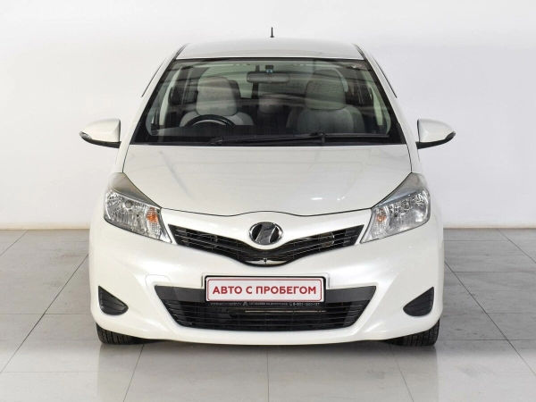 Toyota Vitz, III (XP130) фото №2
