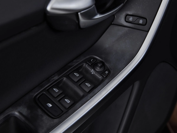 Volvo XC60, I фото №17