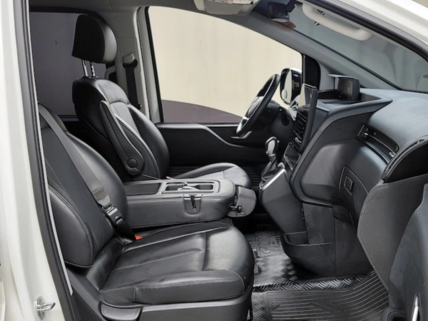Hyundai Staria, I фото №7