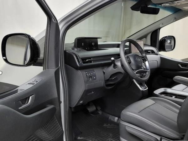 Hyundai Staria, I фото №8