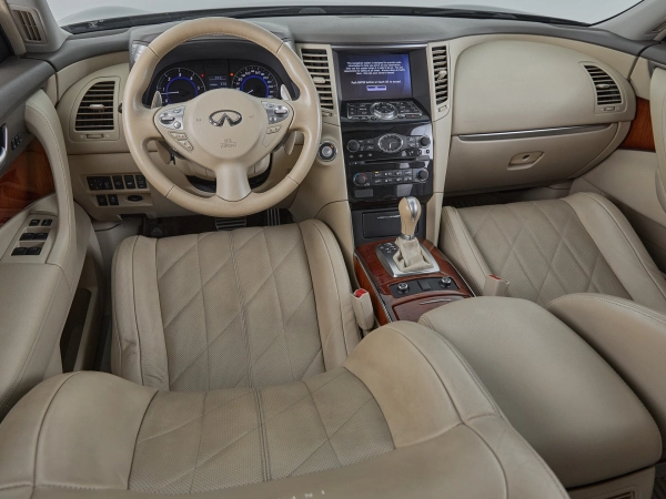 Infiniti QX70, I фото №10