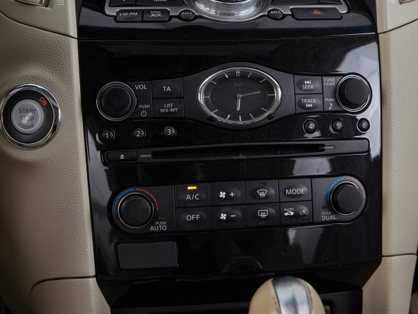 Infiniti QX70, I фото №16