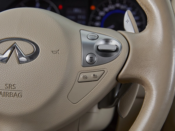 Infiniti QX70, I фото №21