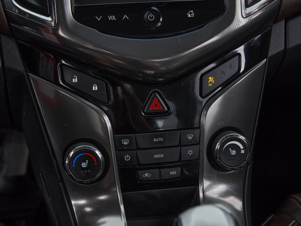Chevrolet Cruze, I Рестайлинг фото №14