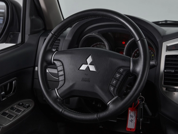 Mitsubishi Pajero, IV Рестайлинг 2 фото №16