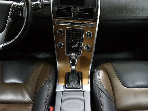 Volvo XC60, I Рестайлинг фото №12