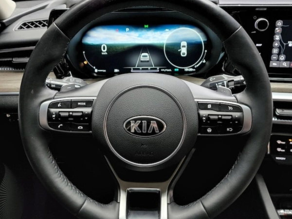 Kia K5, III фото №12