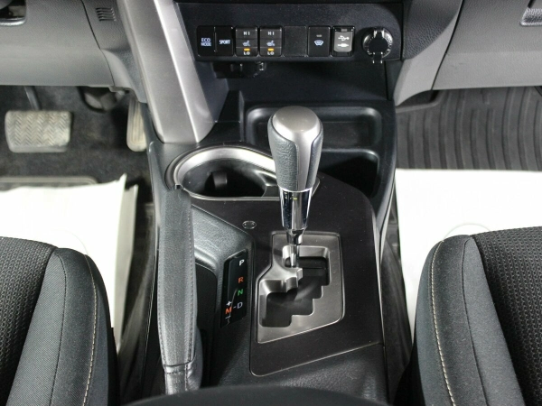 Toyota RAV4, IV (XA40) Рестайлинг фото №11
