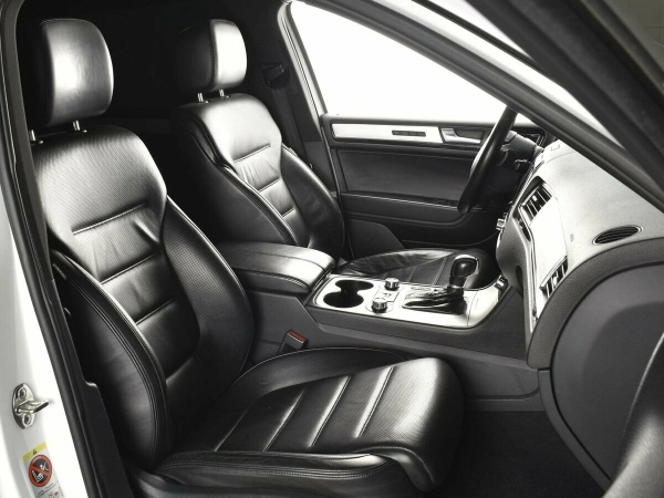 Volkswagen Touareg, II фото №7