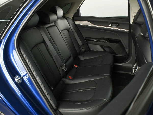 Kia K5, III фото №10