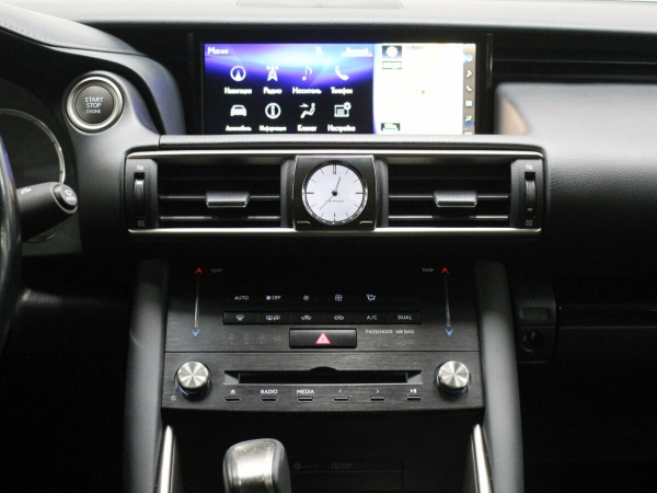 Lexus IS, III Рестайлинг фото №12