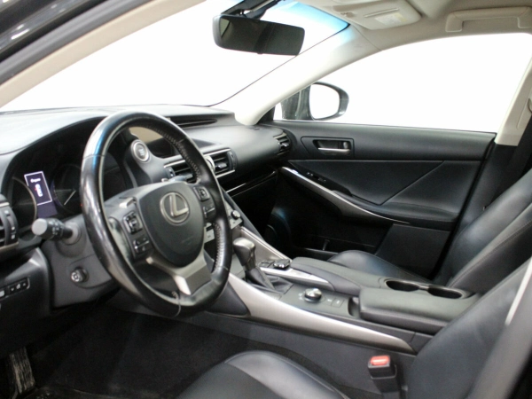 Lexus IS, III Рестайлинг фото №13