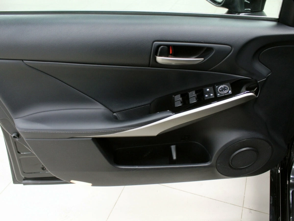 Lexus IS, III Рестайлинг фото №15