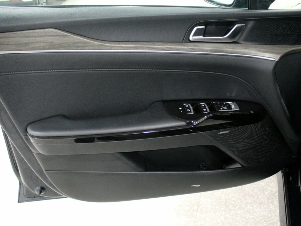 Kia K5, III фото №13
