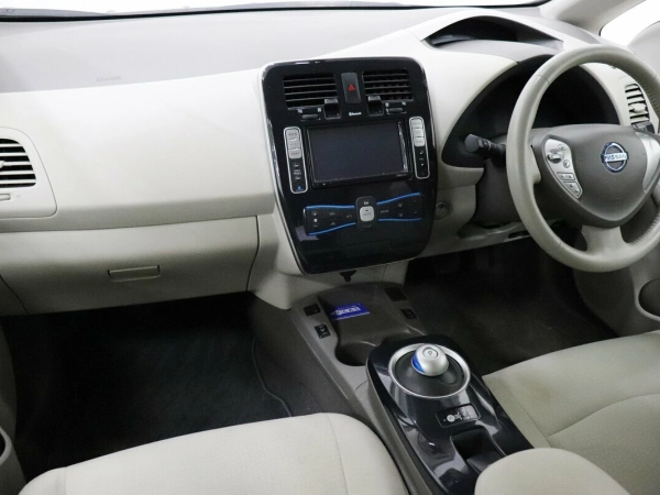 Nissan Leaf, I (ZE0/AZE0) фото №10