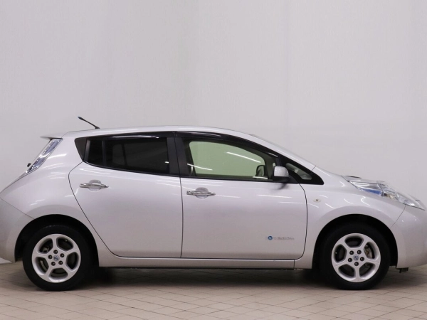Nissan Leaf, I (ZE0/AZE0) фото №3