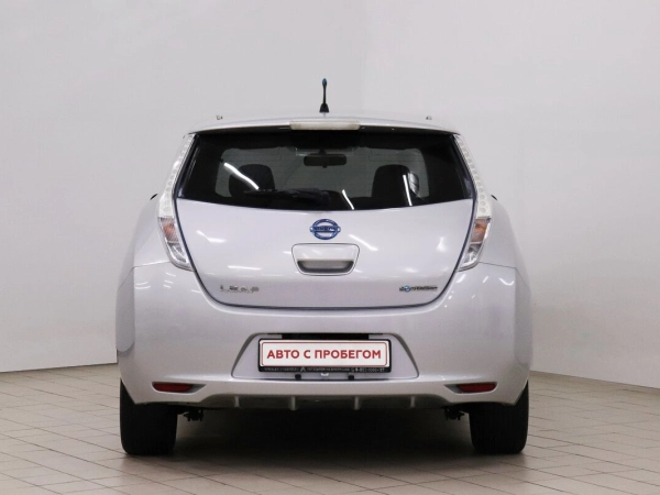 Nissan Leaf, I (ZE0/AZE0) фото №5