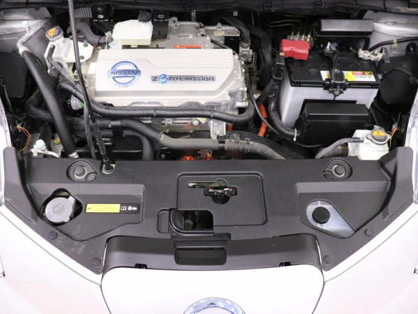 Nissan Leaf, I (ZE0/AZE0) фото №9