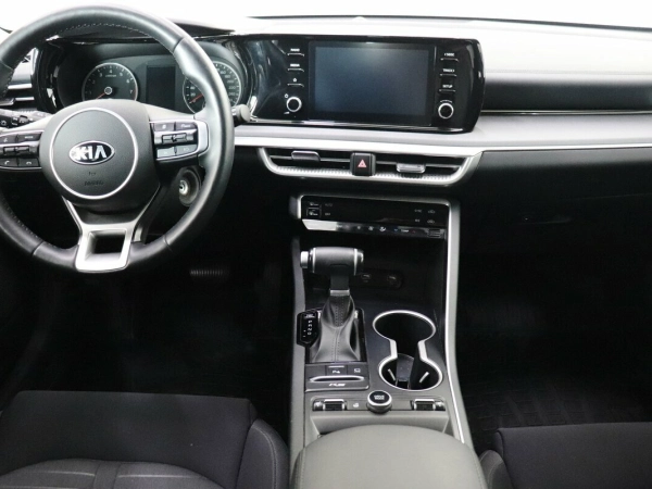 Kia K5, III фото №11