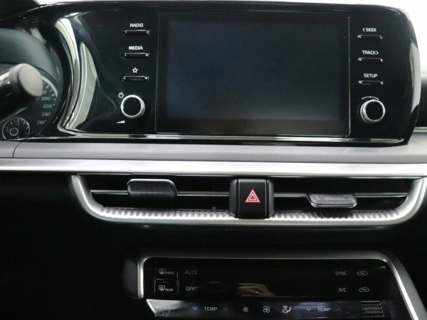 Kia K5, III фото №12