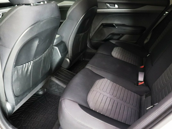 Kia K5, III фото №14
