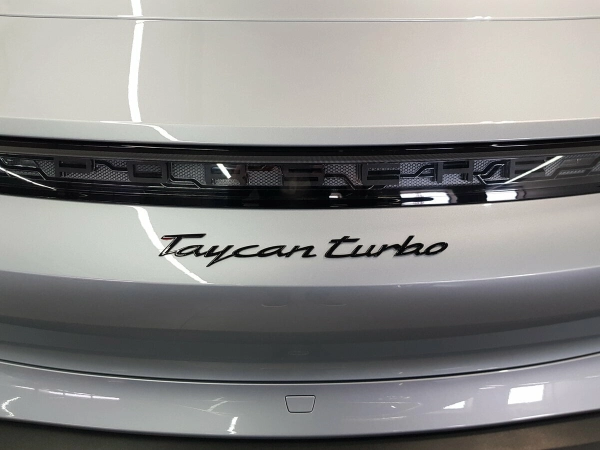 Porsche Taycan, I фото №11