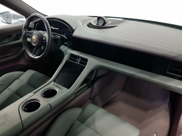 Porsche Taycan, I фото №22