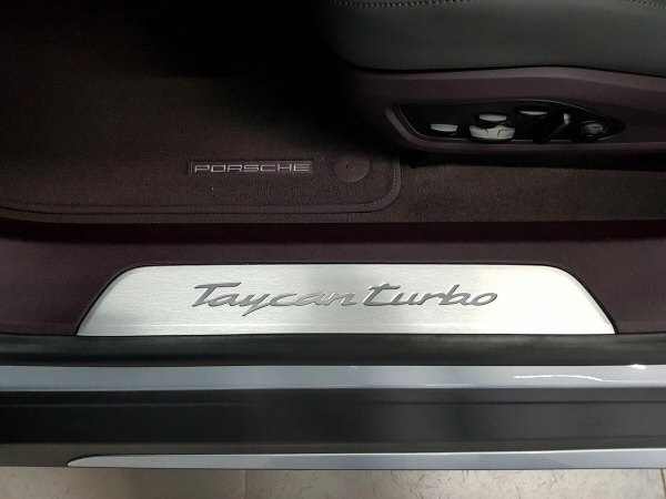 Porsche Taycan, I фото №24
