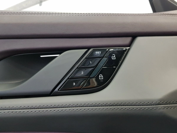 Porsche Taycan, I фото №25