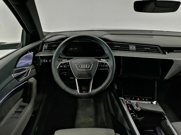 Audi e-tron S, I фото №7