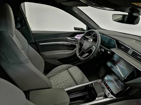 Audi e-tron S, I фото №8