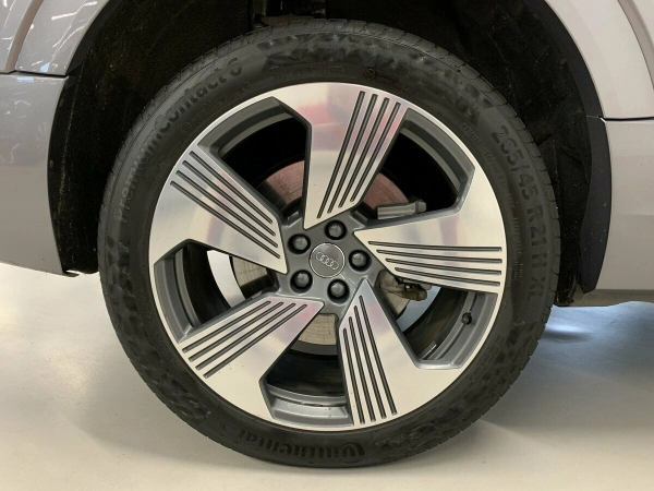 Audi e-tron, I фото №7