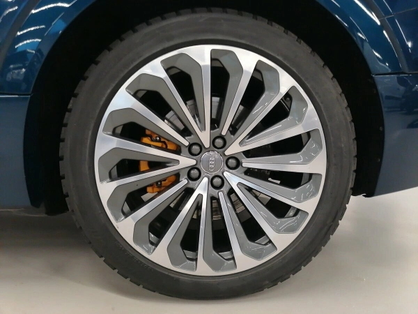 Audi e-tron, I фото №7