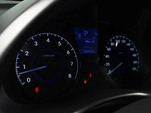 Hyundai Solaris, I фото №11