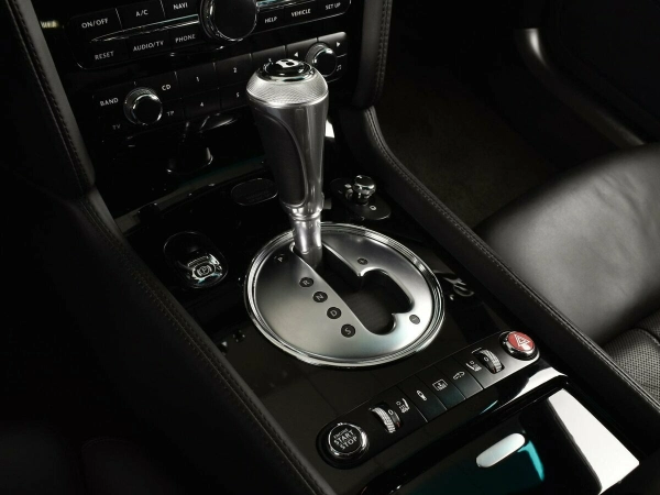Bentley Continental Flying Spur, I фото №8