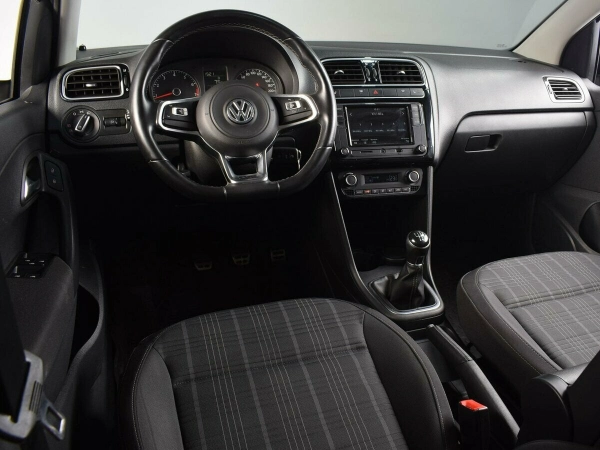 Volkswagen Polo, V Рестайлинг фото №6