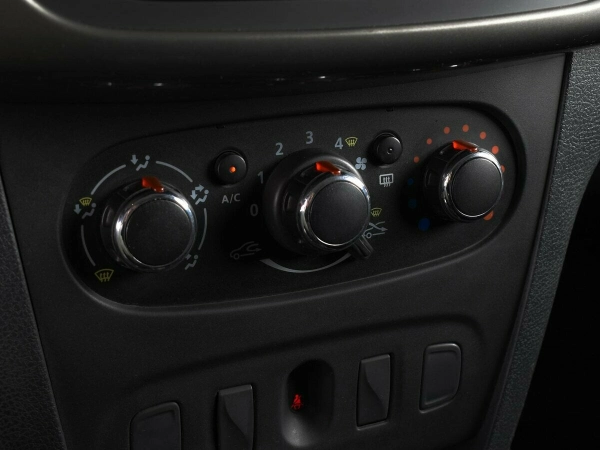 Renault Logan, II Рестайлинг фото №8