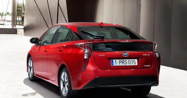 Prius Лифтбек фото №3