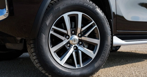 Fortuner Внедорожник 5 дв. фото №6