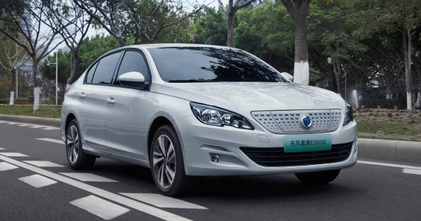Fukang ES600 Седан фото №1